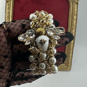 Vintage Luxury Honeybee Gold White Pearl Linked Bracelet